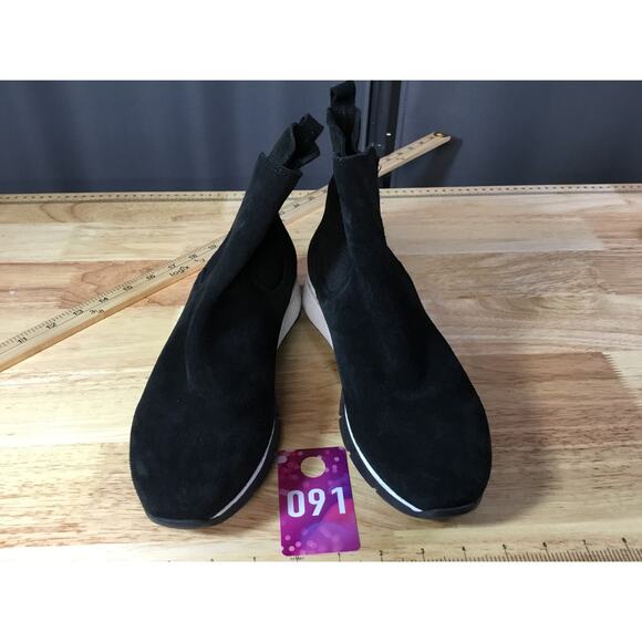 C La Canadienne Newport Women's Black Suede Waterproof Casual Chelsea Boot - Picture 1 of 7